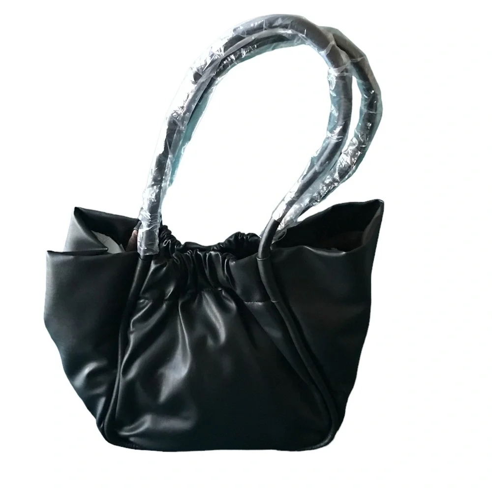 NWT Collection18 black tassel purse - Picture 2 of 6
